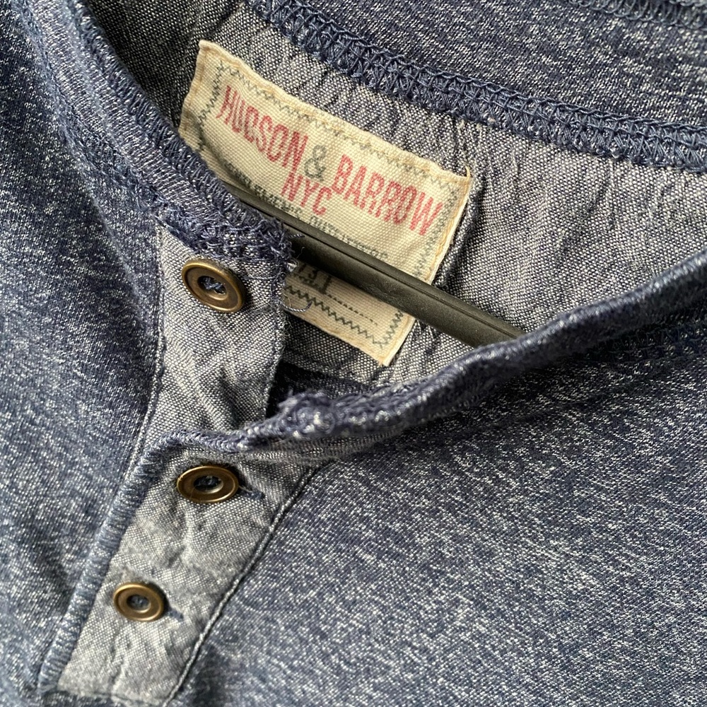 T-Shirt - Picture 2 of 3